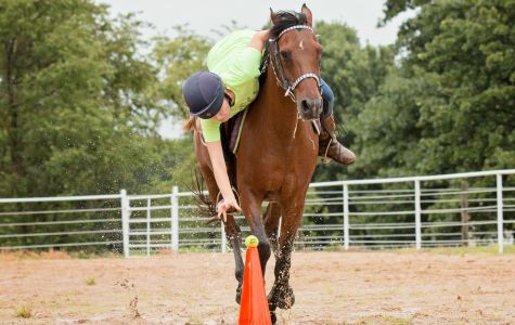 Senior Riese Wismer riding her horse Buddy