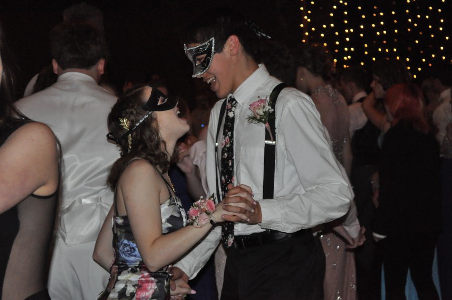 'Starry Night' chosen as theme for 2019 Prom