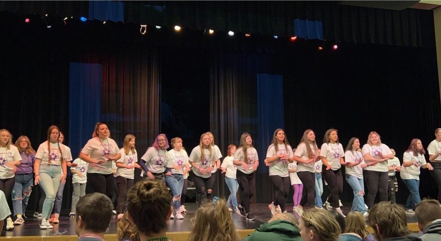 Students perform at Starstruck